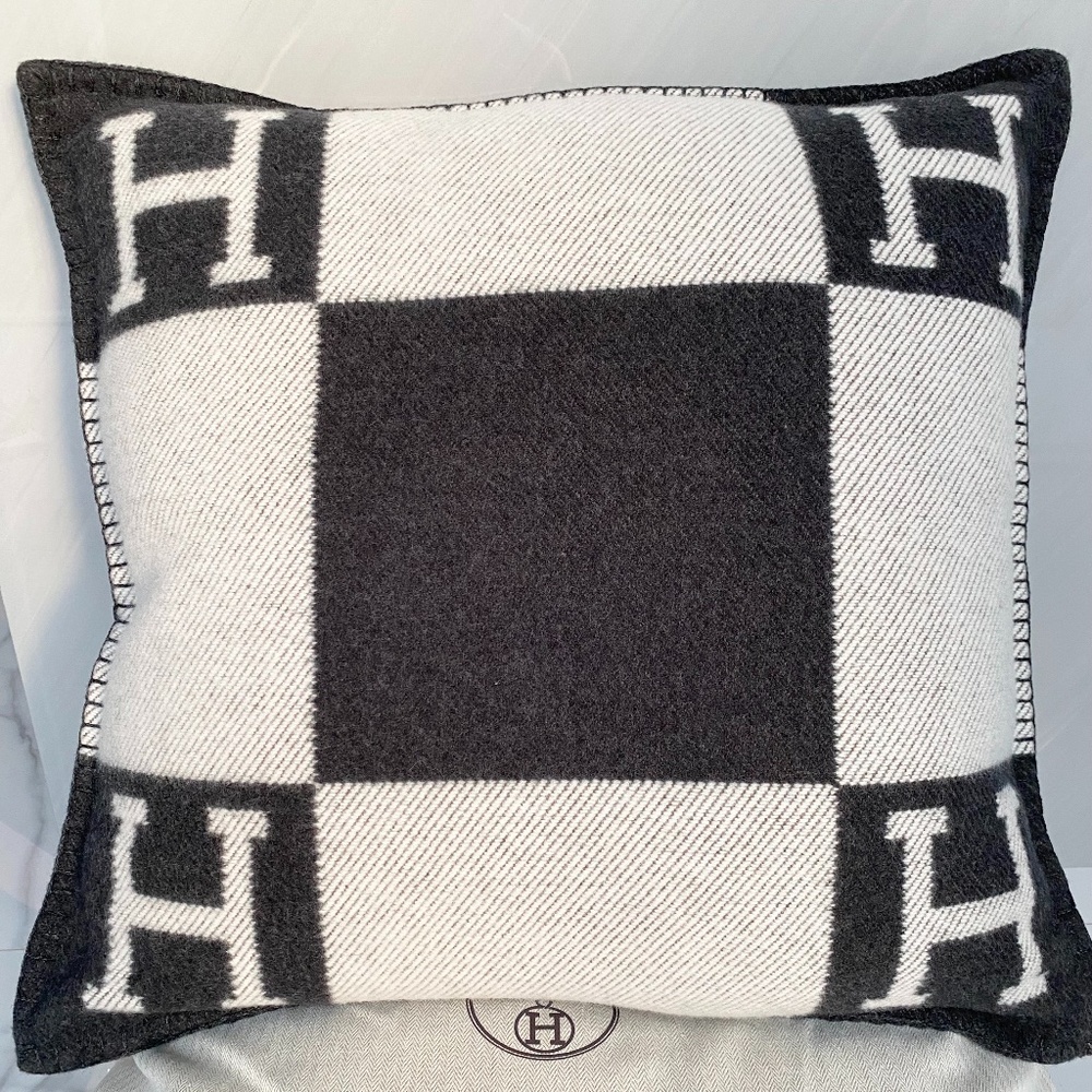 HERMES Ecru Gris Fonce Wool Cashmere Avalon Iii Pillow Small Model NEW DUSTBAG